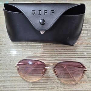 Diff Eyewear Pink Gradient Rimless Sunglasses with Black Case